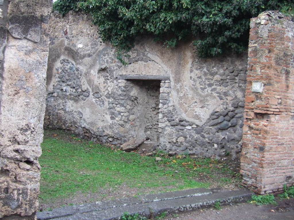 VII.4.38 Pompeii. December 2004. Entrance doorway.

