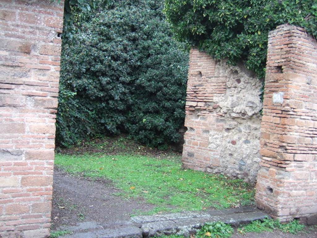 VII.4.39 Pompeii.  December 2005.  Entrance.