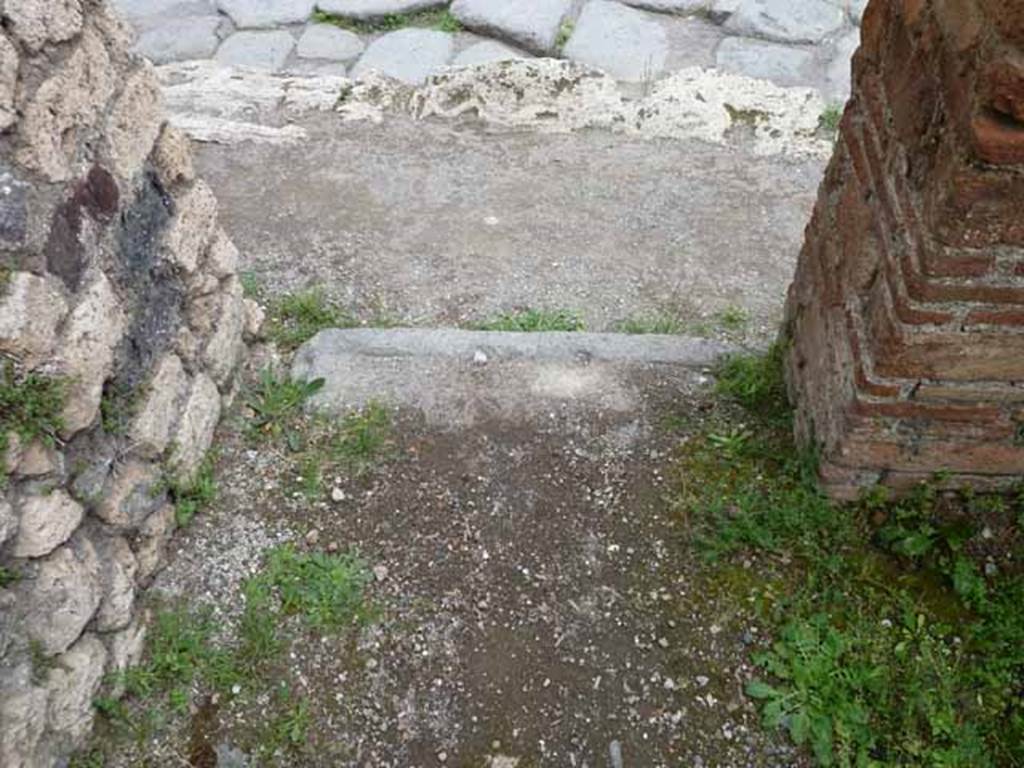 VII.4.41 Pompeii. May 2010. Sill or threshold, looking east from entrance.