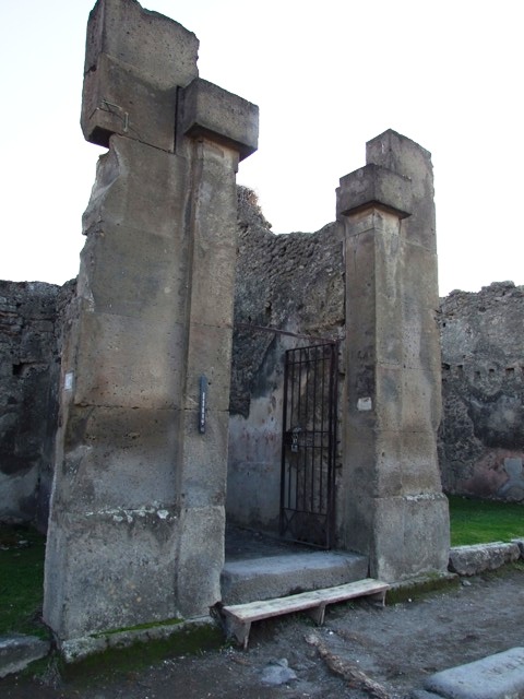 VII.4.48 Pompeii. December 2007. Entrance on Via della Fortuna.