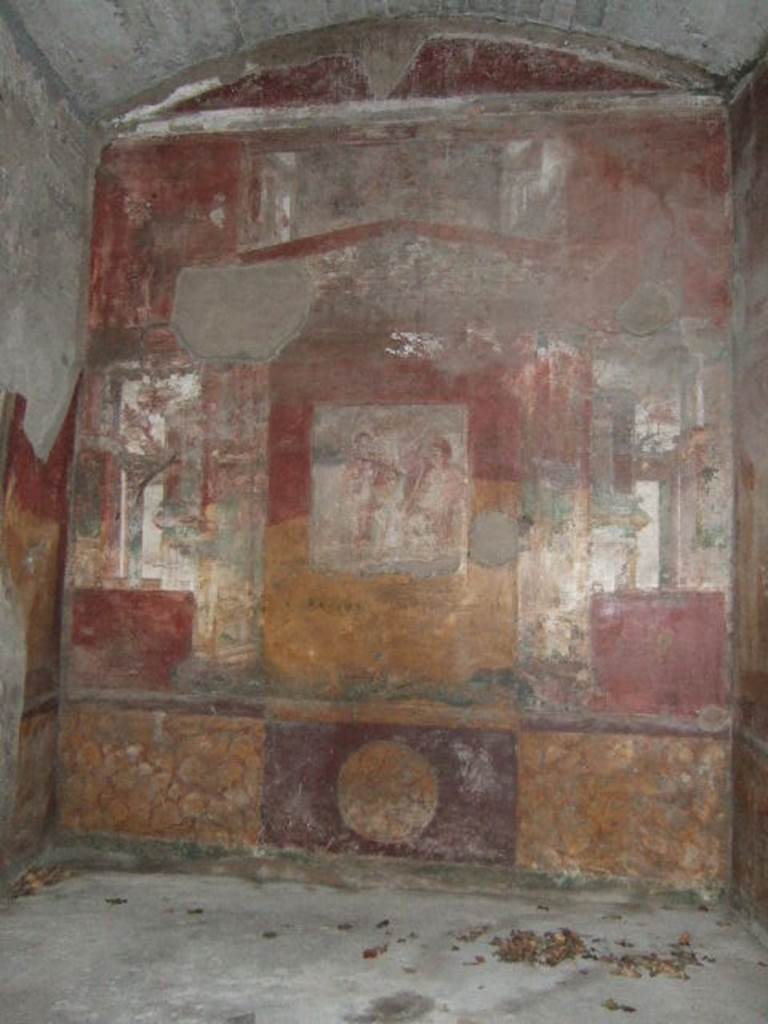 VII.4.48 Pompeii. December 2005. Room 18, east wall of exedra. 