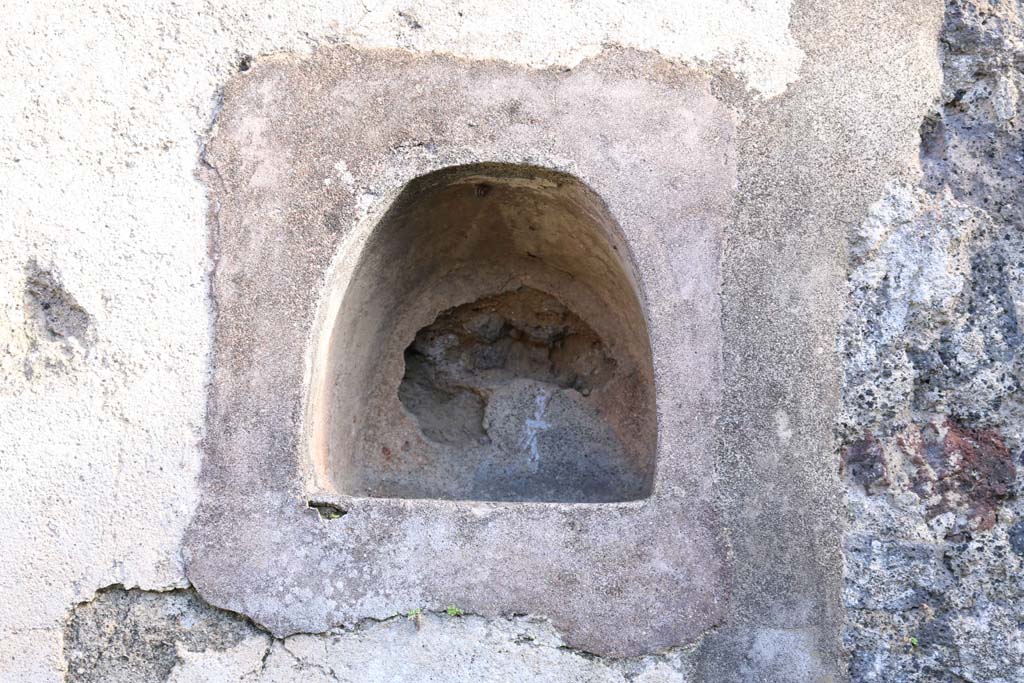 VII.4.52, Pompeii, December 2018. Niche set into east wall of shop. Photo courtesy of Aude Durand.
