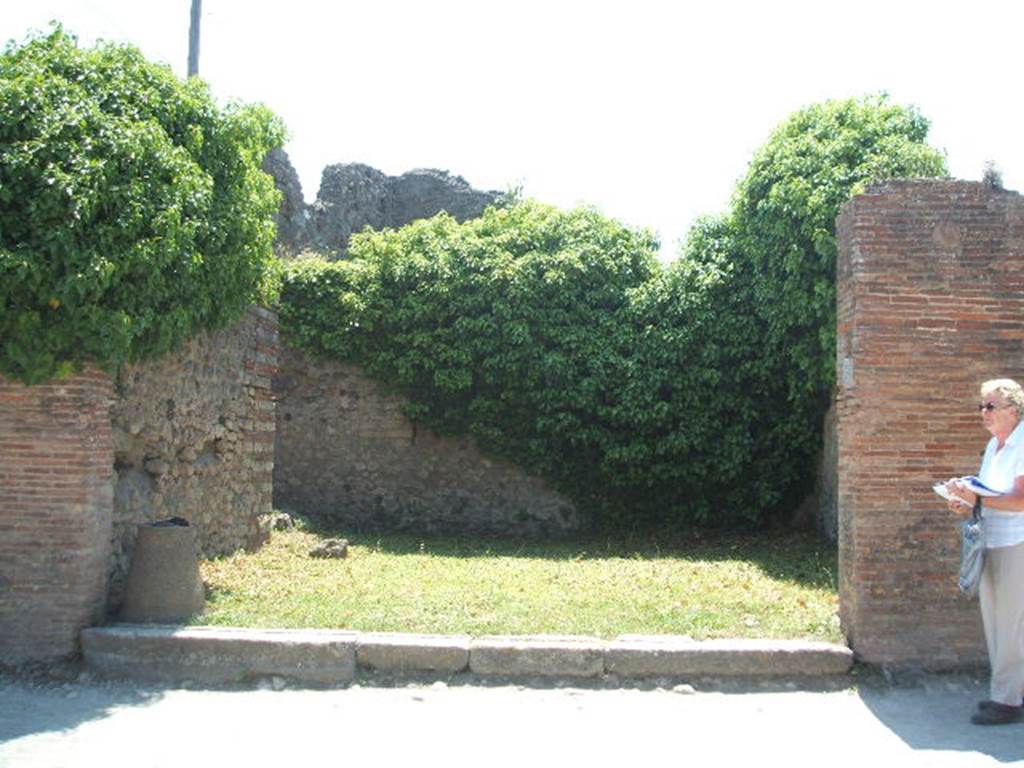 VII.4.55 Pompeii. May 2005.  Entrance.