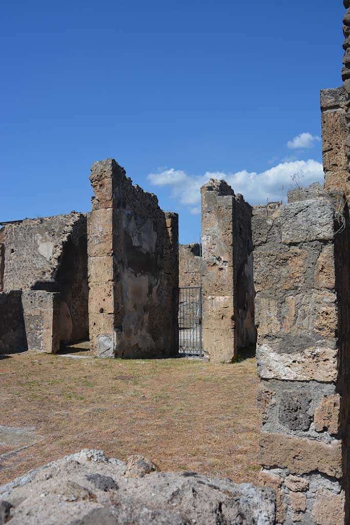 VII.4.57 Pompeii. September 2019. 
Room 1, looking north-west across atrium towards entrance corridor and doorway.
Foto Annette Haug, ERC Grant 681269 DÉCOR.

