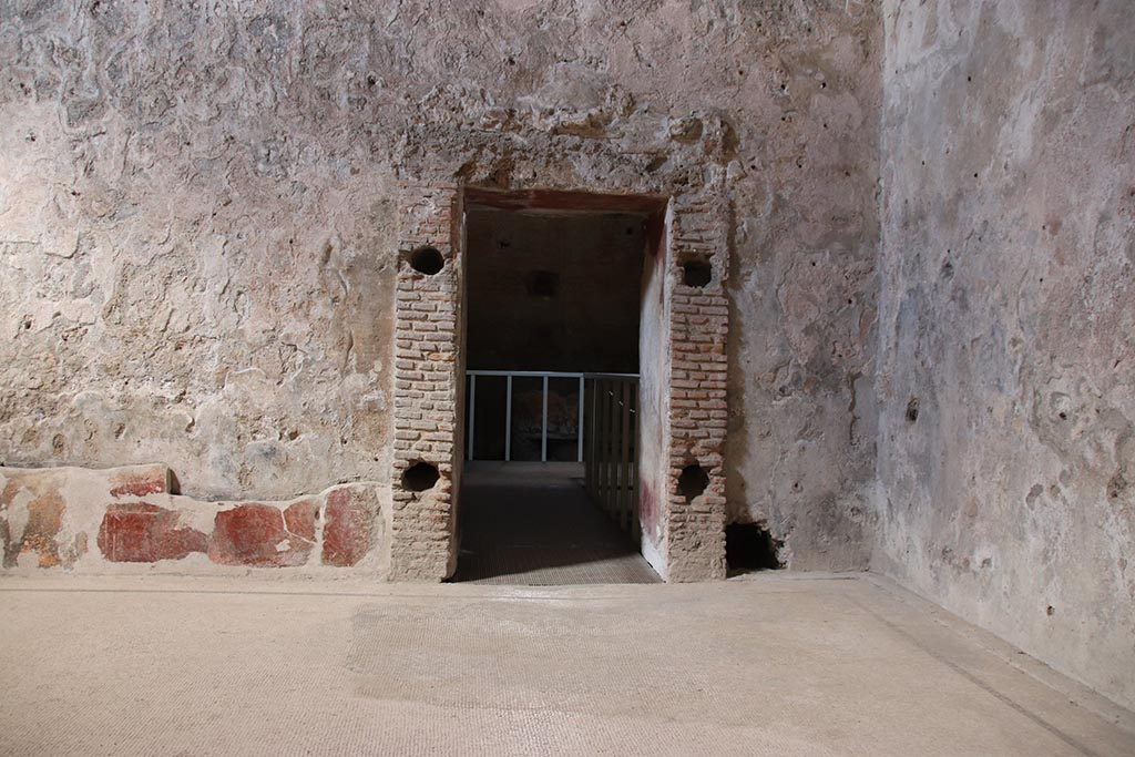 VII.5.8 Pompeii. October 2024. Tepidarium (49), with doorway into Caldarium (50) in north-east corner. Photo courtesy of Klaus Heese.