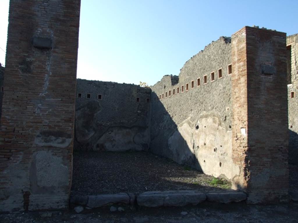 VII.5.22 Pompeii. December 2007. Looking west towards entrance.