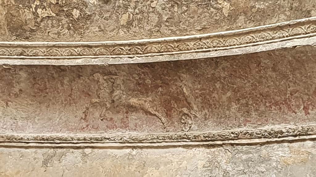 VII.5.24 Pompeii. August 2021. Frigidarium (19), detail of plasterwork cornice.
Foto Annette Haug, ERC Grant 681269 DÉCOR.
