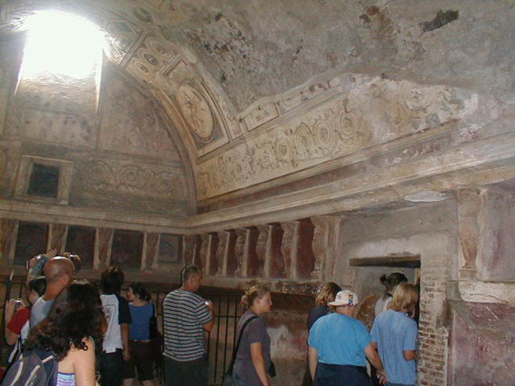 VII.5.24 Pompeii. May 2004. Tepidarium (37) west wall, with doorway to caldarium (39).