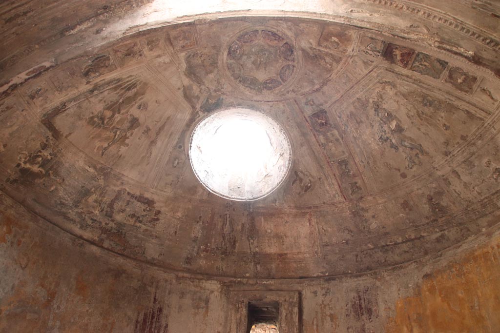 VII.5.24 Pompeii. May 2015. Caldarium (39) apse with roof light.  Photo courtesy of Buzz Ferebee. 
