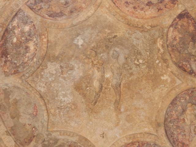 VII.5.24 Pompeii. April 2011. Caldarium (39), looking south to marble basin (41). Photo courtesy of Klaus Heese.