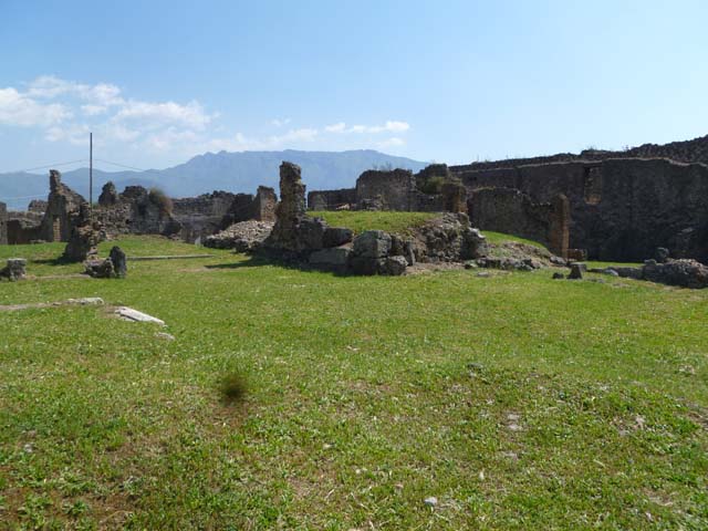 VII.6.7 Pompeii. September 2015. Looking south-west across site of atrium. 