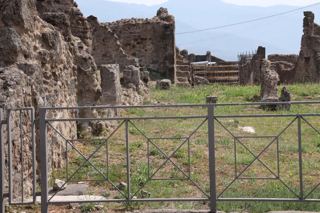 VII.6.9 Pompeii, on left. September 2021. 
Remains of threshold or sill leading to stairs to upper floor, on left side of entrance to shop at VII.6.8, on right. Photo courtesy of Klaus Heese.
