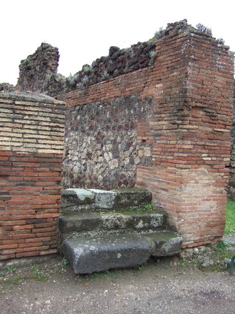 VII.6.13 Pompeii. December 2004. Steps to upper floor. 
