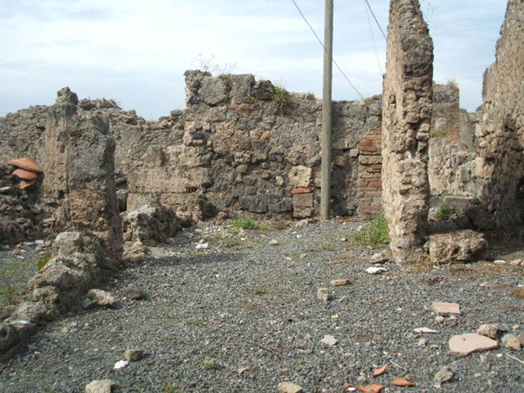 VII.6.19 Pompeii. May 2005. Looking west to room at rear of workshop.
