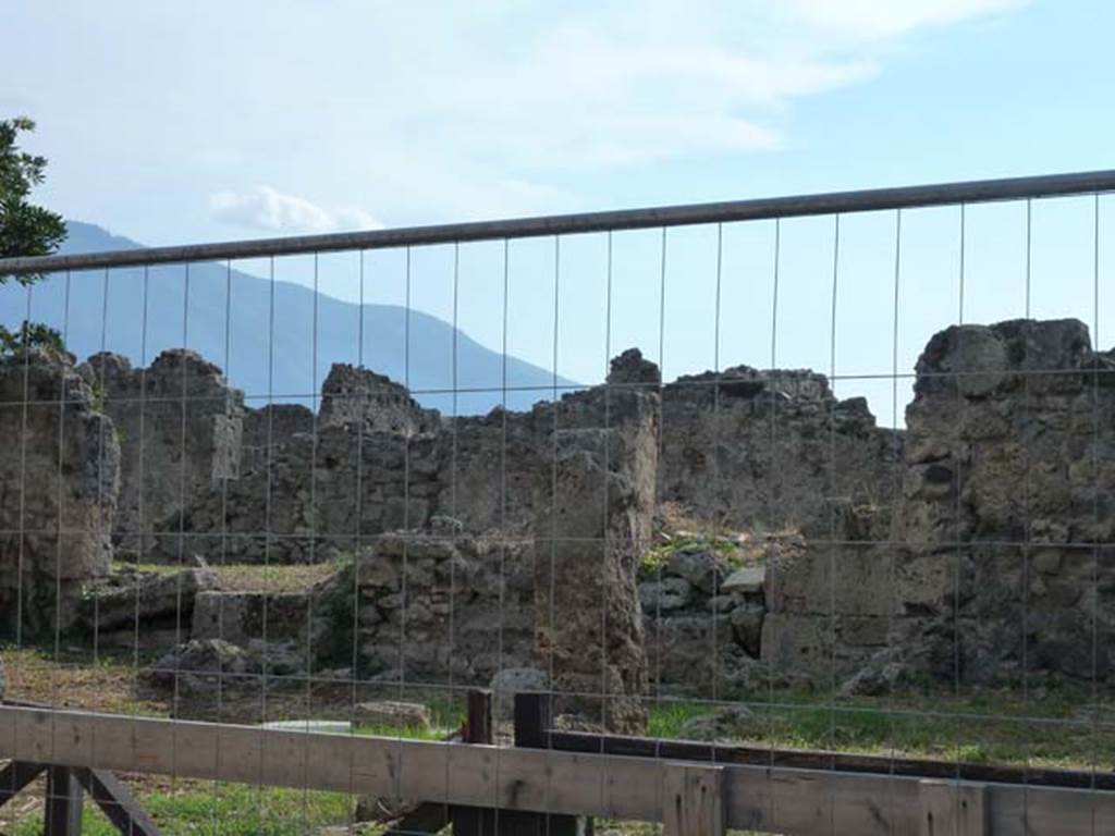 VII.6.20 Pompeii. September 2015. Looking west towards site of rear room, and small yard or garden.