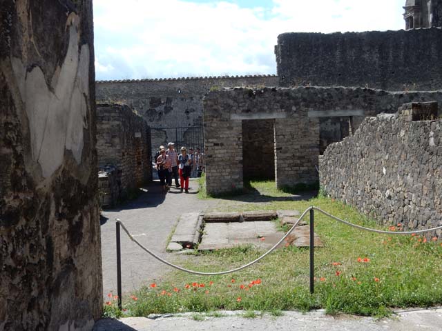 VII.7.2 Pompeii, May 2018. East wall of tablinum. Photo courtesy of Buzz Ferebee.