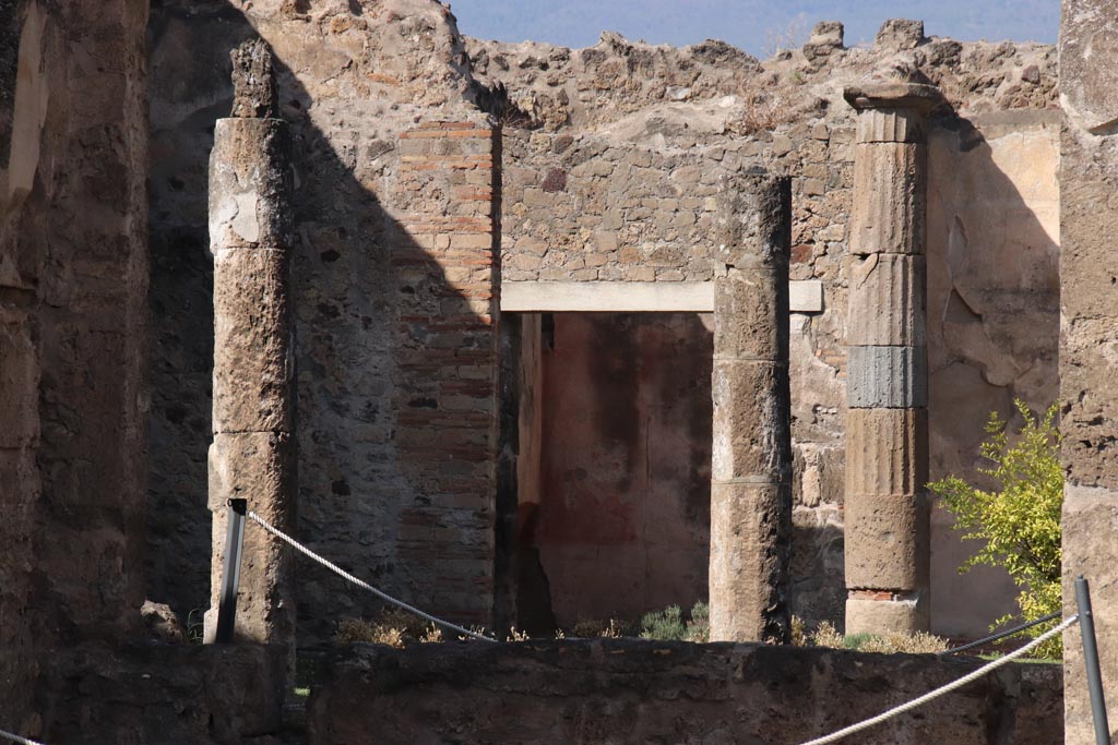 VII.7.2 Pompeii, May 2018. North-west corner of cubiculum on north side of peristyle.
Photo courtesy of Buzz Ferebee.
