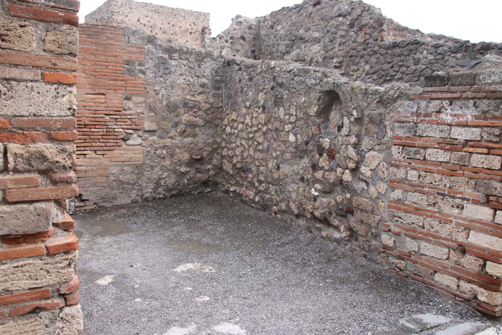 VII.7.4 Pompeii. October 2020. Looking towards the east wall with the arched niche. Photo courtesy of Klaus Heese.