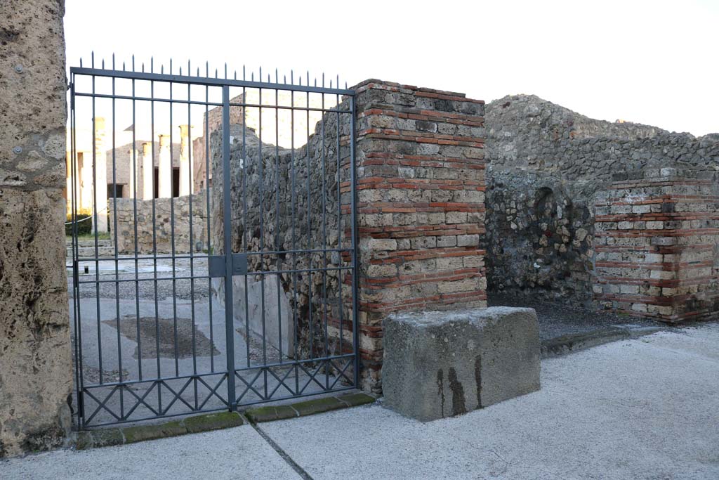 VII.7.4, on right, Pompeii. December 2018. Looking towards entrance doorways, with VII.7.5, on left. Photo courtesy of Aude Durand.