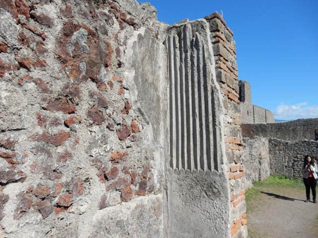 VII.7.10 Pompeii. October 2020. Atrium, remains of columns and square capital. Photo courtesy of Klaus Heese.