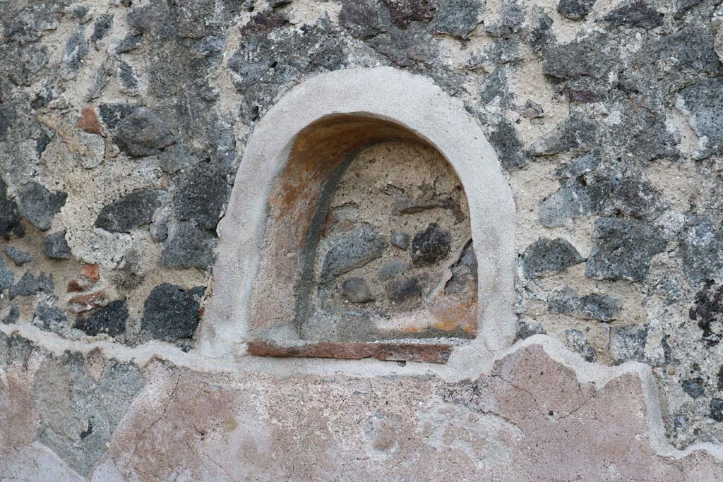 VII.7.11, Pompeii. December 2018. Niche set into east wall of shop. Photo courtesy of Aude Durand.