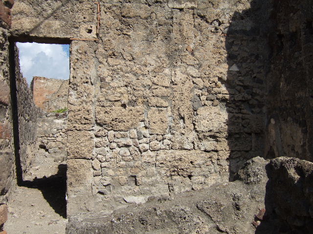 VII.7.11 Pompeii. May 2003. Looking across counter towards east wall with niche. Photo courtesy of Nicolas Monteix.

 
