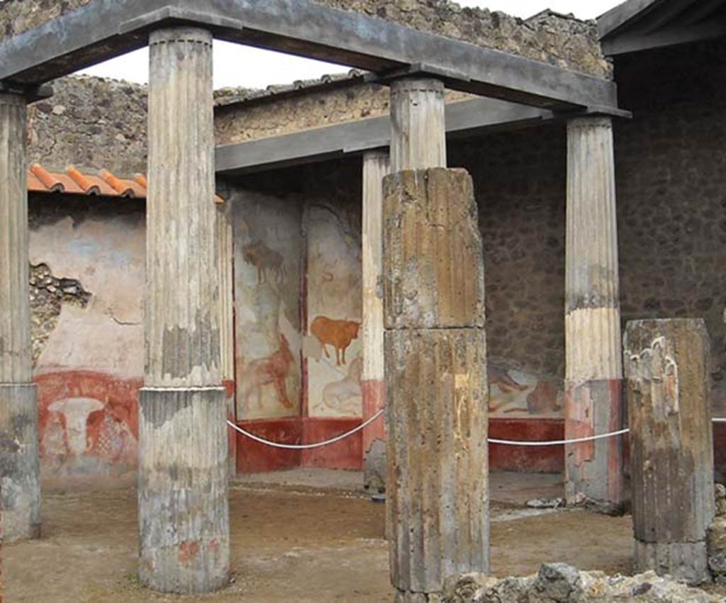VII.7.10 Pompeii. October 2015. View of restored peristyle paintings. Photo courtesy of Davide Peluso.