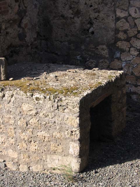 VII.7.18 Pompeii. May 2003. Hearth in kitchen near to the north-east corner. Photo courtesy of Nicolas Monteix.

