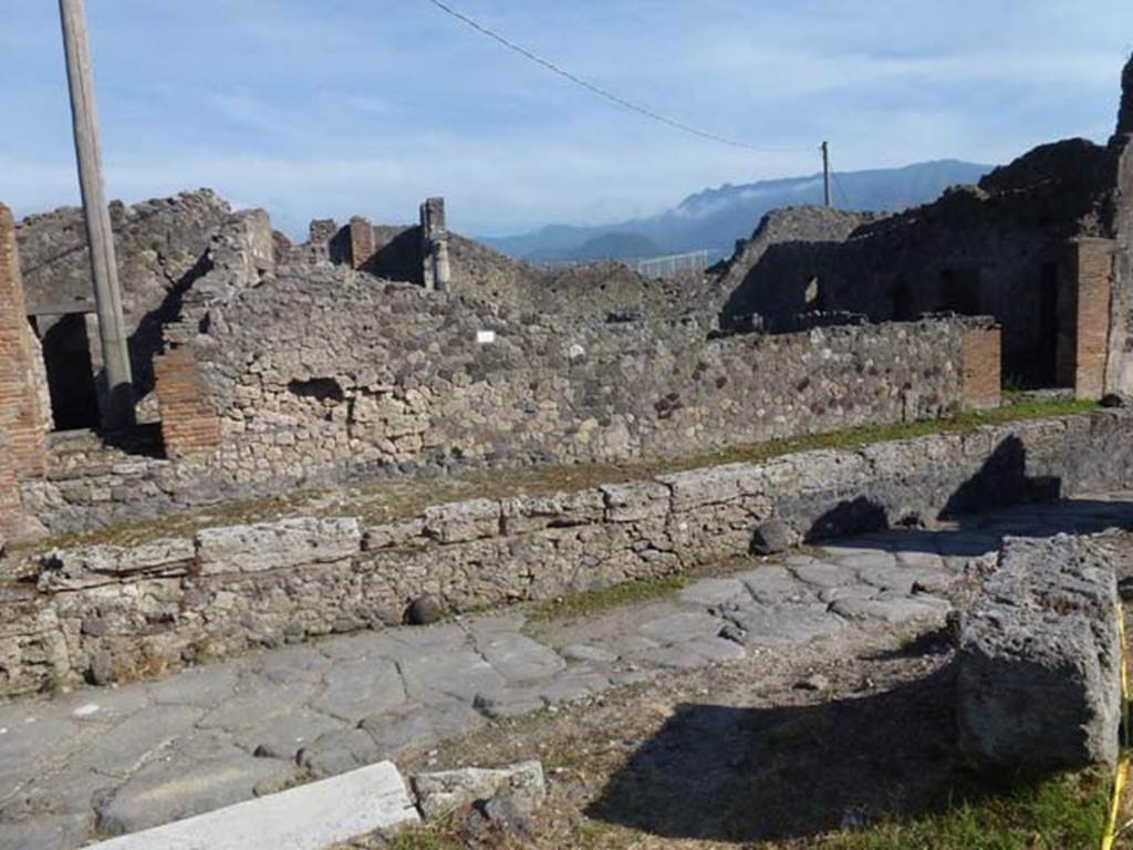 VII.7.19 Pompeii, on right. June 2012. Looking towards south side of Vicolo dei Soprastanti.