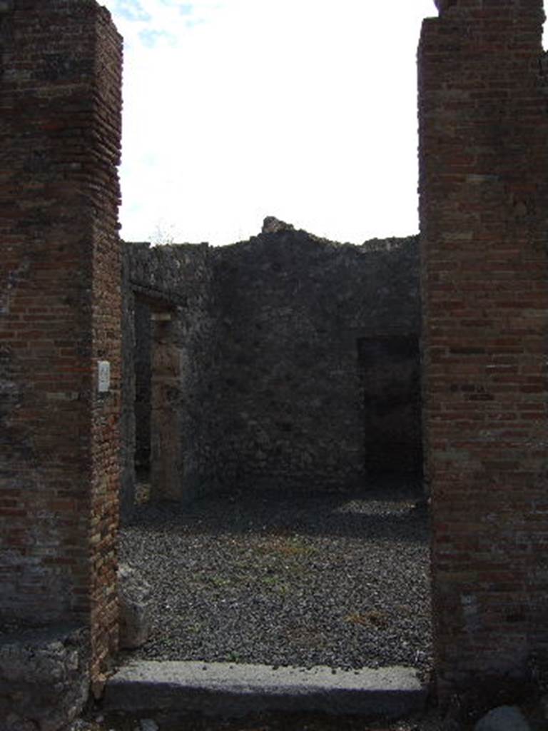 VII.7.21 Pompeii. September 2005. Entrance doorway, looking south.