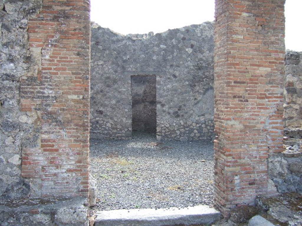 VII.7.21 Pompeii. September 2005. Looking south across atrium towards doorway to small enclosed tablinum. According to Garcia y Garcia, the bombardment caused the destruction of he walls of two rooms, with the loss of painted plaster. 
See Garcia y Garcia, L., 2006. Danni di guerra a Pompei. Rome: L’Erma di Bretschneider. (p.116)
