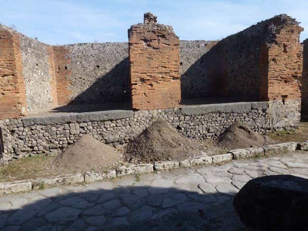 VII.7.25 Pompeii, on left. June 2012. Looking south to entrance doorways to VII.7.25 and 24 (on right).Photo courtesy of Michael Binns.
