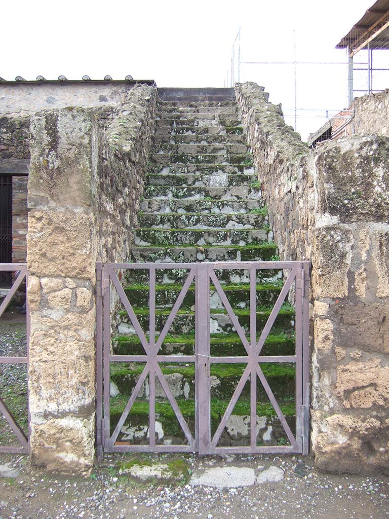 VII.7.30 Pompeii. December 2005. Steps to upper temple rooms and Forum porticus, next to VII.7.30 entrance.