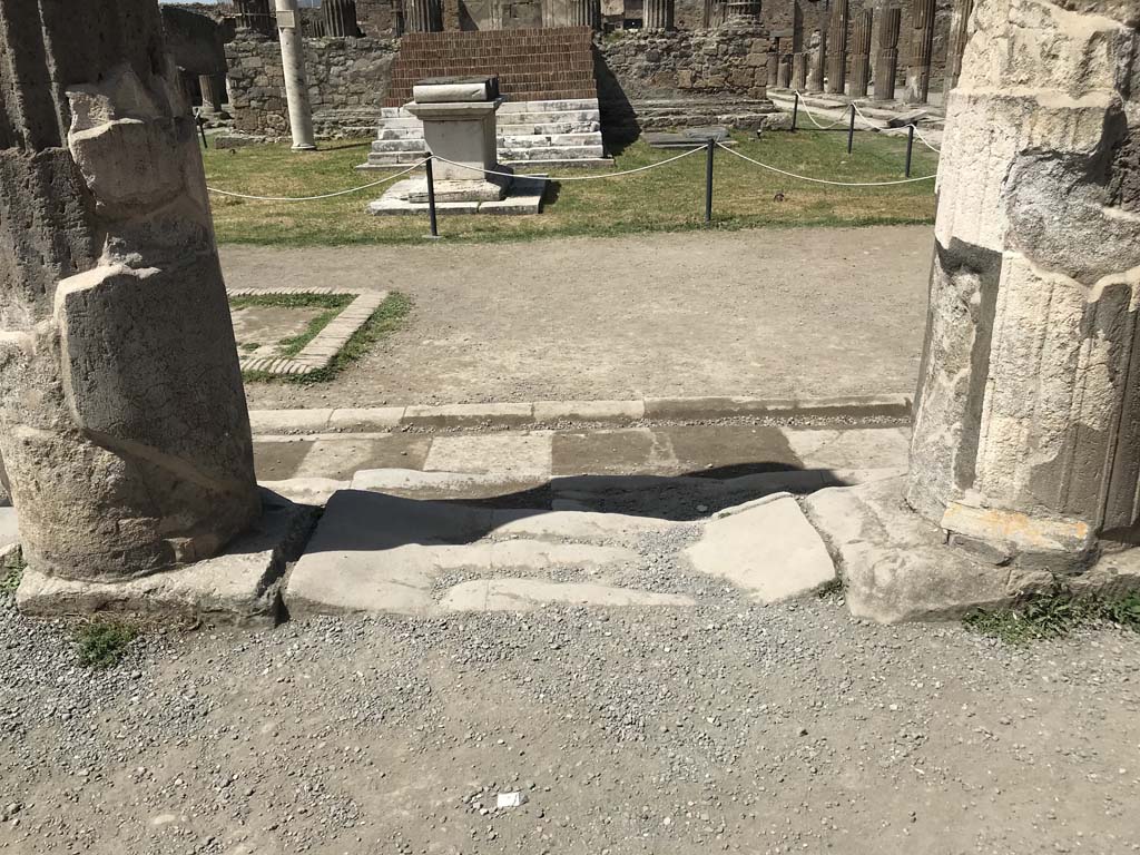VII.7.32 Pompeii. May 2018. Detail of statue of Artemis. Photo courtesy of Buzz Ferebee.

