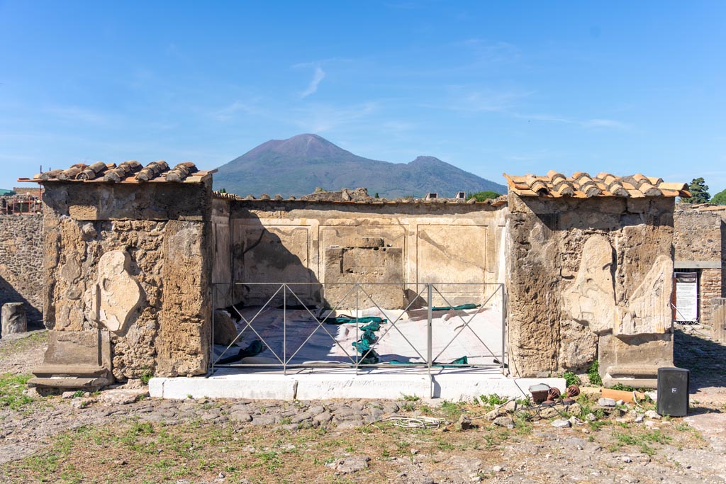 VII.7.32 Pompeii. May 2018. Remains of stones with decoration from the Temple, against the west wall. 
Photo courtesy of Buzz Ferebee.
