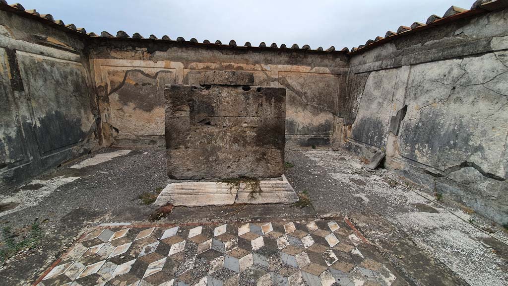 VII.7.32 Pompeii. September 2019. Looking south along west side. Photo courtesy of Klaus Heese.