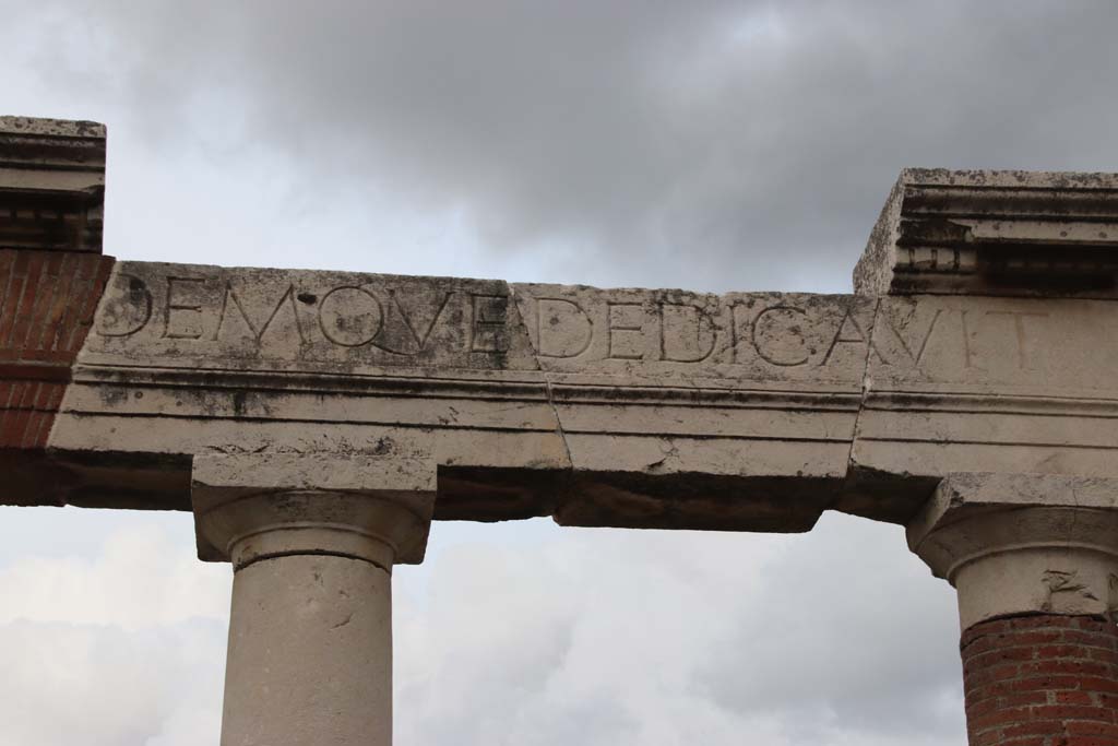 VII.8 Pompeii Forum. October 2020. Portico of Eumachia’s Building, part of inscription. Photo courtesy of Klaus Heese. 

