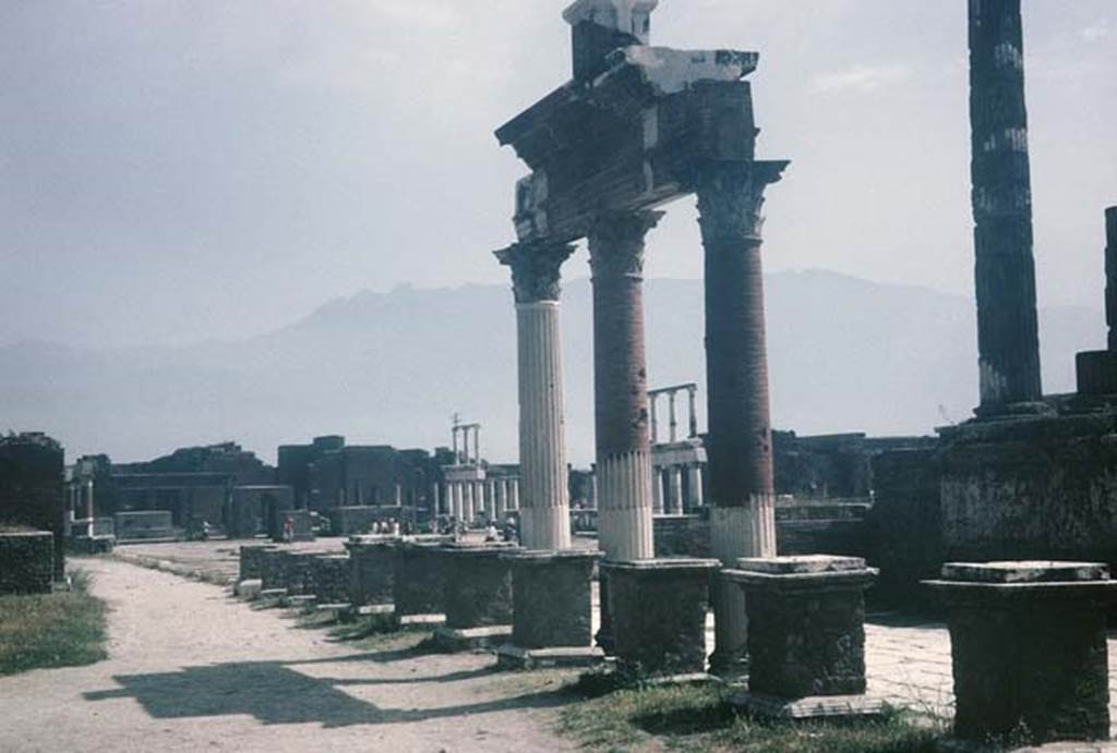 VII.8 Pompeii, 1968. Looking towards the south and south-western sides of the Forum. Photo by Stanley A. Jashemski.
Source: The Wilhelmina and Stanley A. Jashemski archive in the University of Maryland Library, Special Collections (See collection page) and made available under the Creative Commons Attribution-Non Commercial License v.4. See Licence and use details. J68f0735
