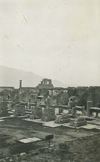 VII.8 Pompeii Forum. 1968. Pedestal base for statue in north-west corner. Photo by Stanley A. Jashemski.
Source: The Wilhelmina and Stanley A. Jashemski archive in the University of Maryland Library, Special Collections (See collection page) and made available under the Creative Commons Attribution-Non Commercial License v.4. See Licence and use details.
J68f0993
