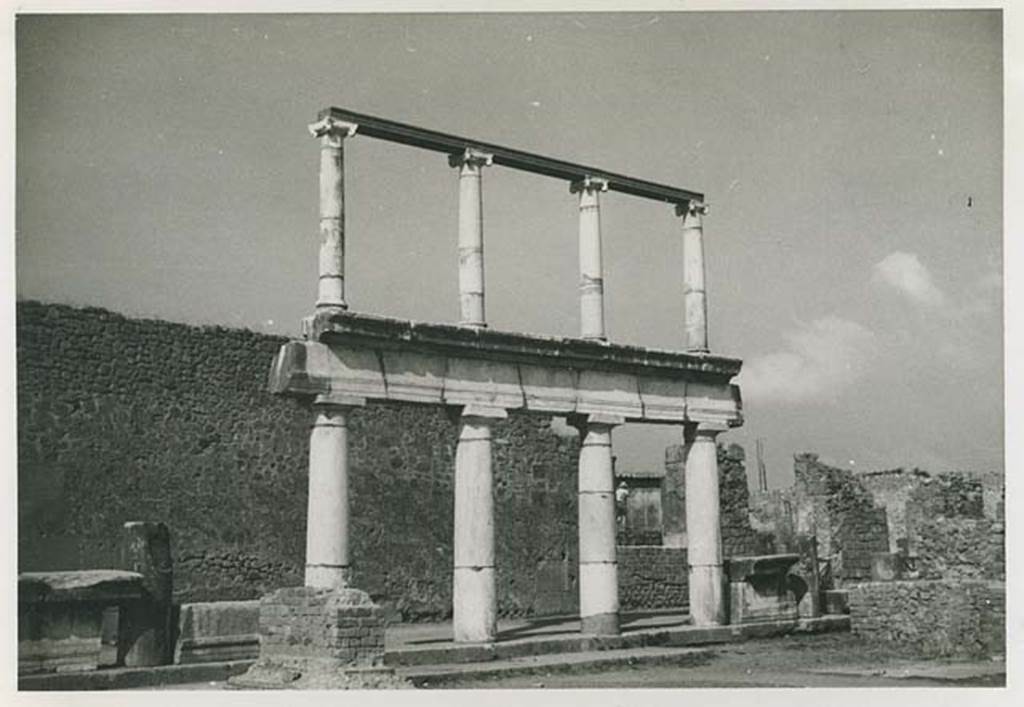 VII.8 Pompeii Forum. View dated June 1952, of west side of Forum, looking north. 
Photo courtesy of Rick Bauer.