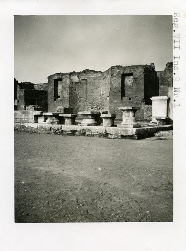 VII.9.1 Pompeii. Pre-1937-39. Portico 1. South end at junction with Via dell’Abbondanza.
Photo courtesy of American Academy in Rome, Photographic Archive. Warsher collection no. 1162.
