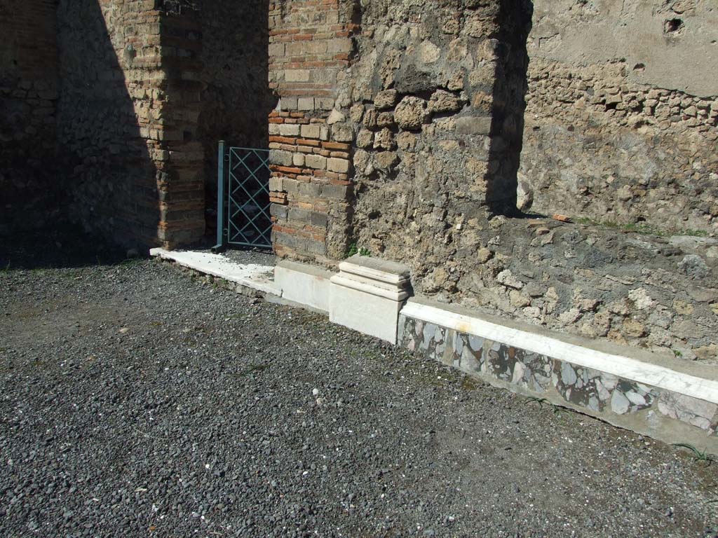 VII.9.1 Pompeii. March 2009. North-west corner of colonnade 9, with remains of marble veneer.