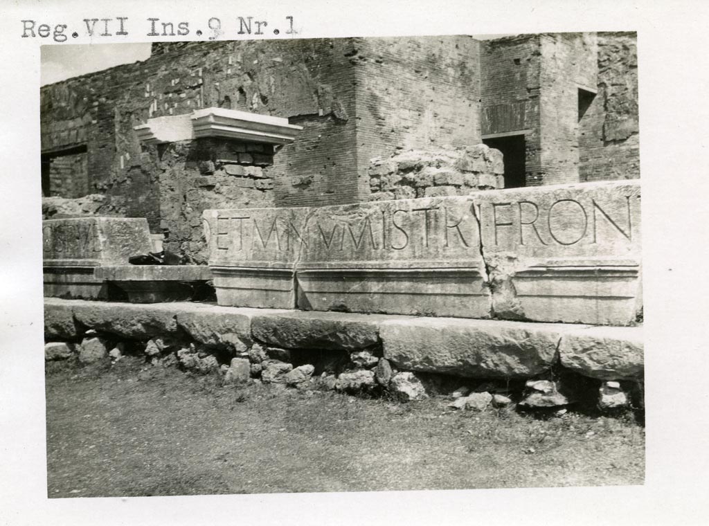 VII.9.1 Pompeii. June 2019. Eumachia’s Building portico. Part of inscription. Photo courtesy of Buzz Ferebee.