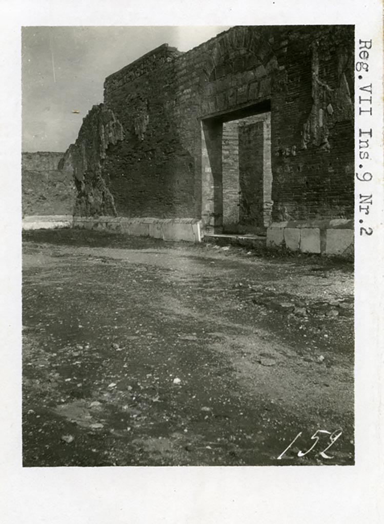 VII.9.2 Pompeii. Pre-1937-39. Looking north at marble veneer on either side of entrance doorway.
Photo courtesy of American Academy in Rome, Photographic Archive. Warsher collection no. 152.
