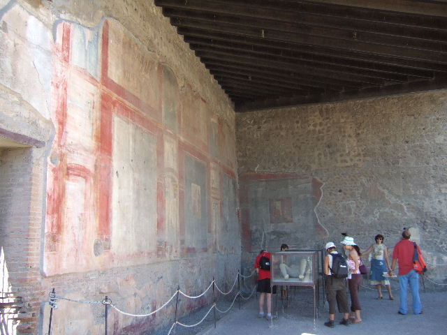 VII.9.7 and VII.9.8 Pompeii. Macellum. March 2019. Looking east to shrine in central room.  
Foto Anne Kleineberg, ERC Grant 681269 DÉCOR.
