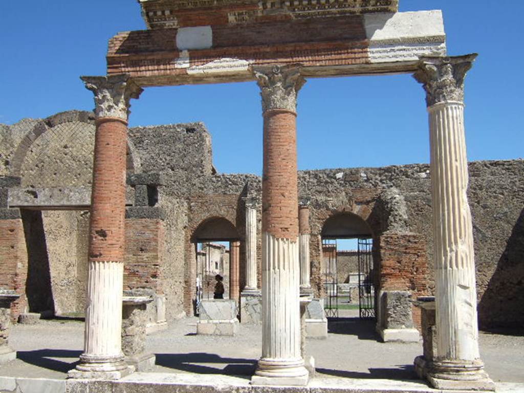 VII.9.8 and VII.9.7 Pompeii. Entrances to Macellum from Forum.