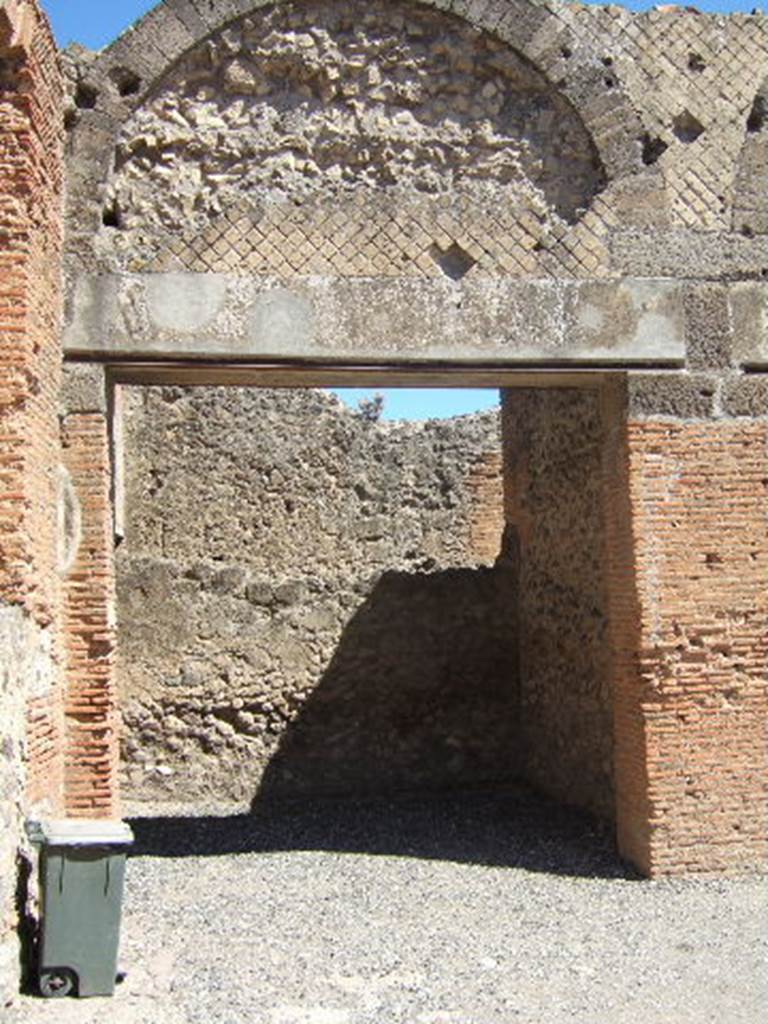 VII.9.12 Pompeii. September 2005. Entrance doorway, east and south walls.