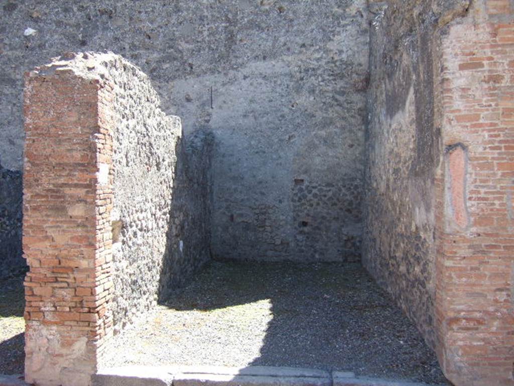 VII.9.14 Pompeii. September 2005. Looking south towards entrance doorway.