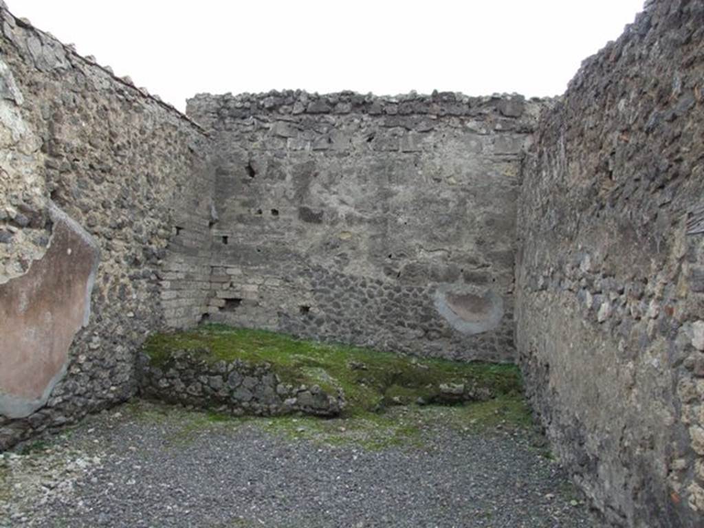 VII.9.18 Pompeii. December 2007. South wall, of rear room ?.According to Eschebach, this shop had a rear room. On the left of it was a two-sided hearth, and a latrine nearby.
