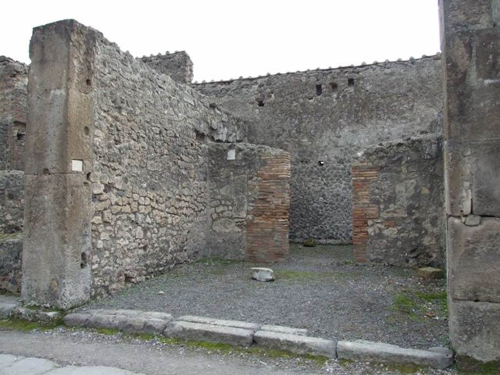 VII.9.21 Pompeii. December 2007. Looking south towards entrance doorway.